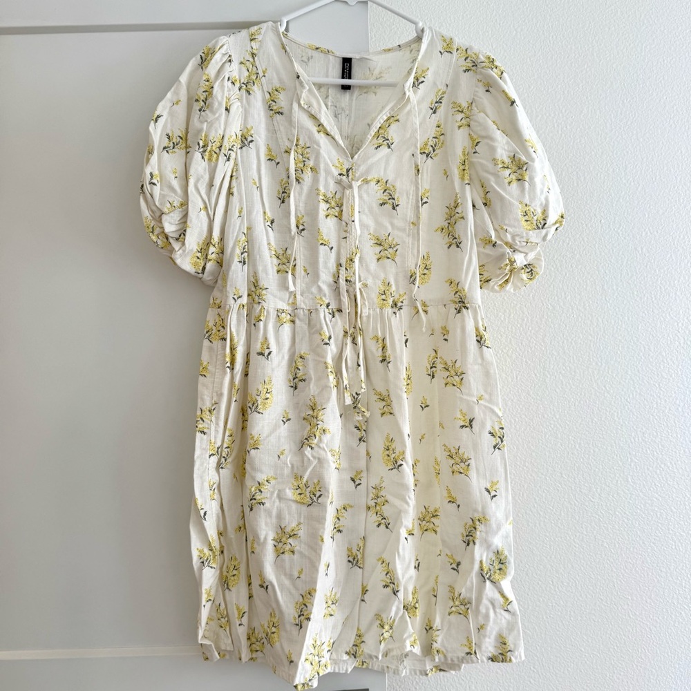 H&M White Floral Puff Sleeve Dress